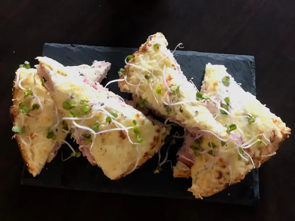 Sandwichs au fromage gratiné et pousses